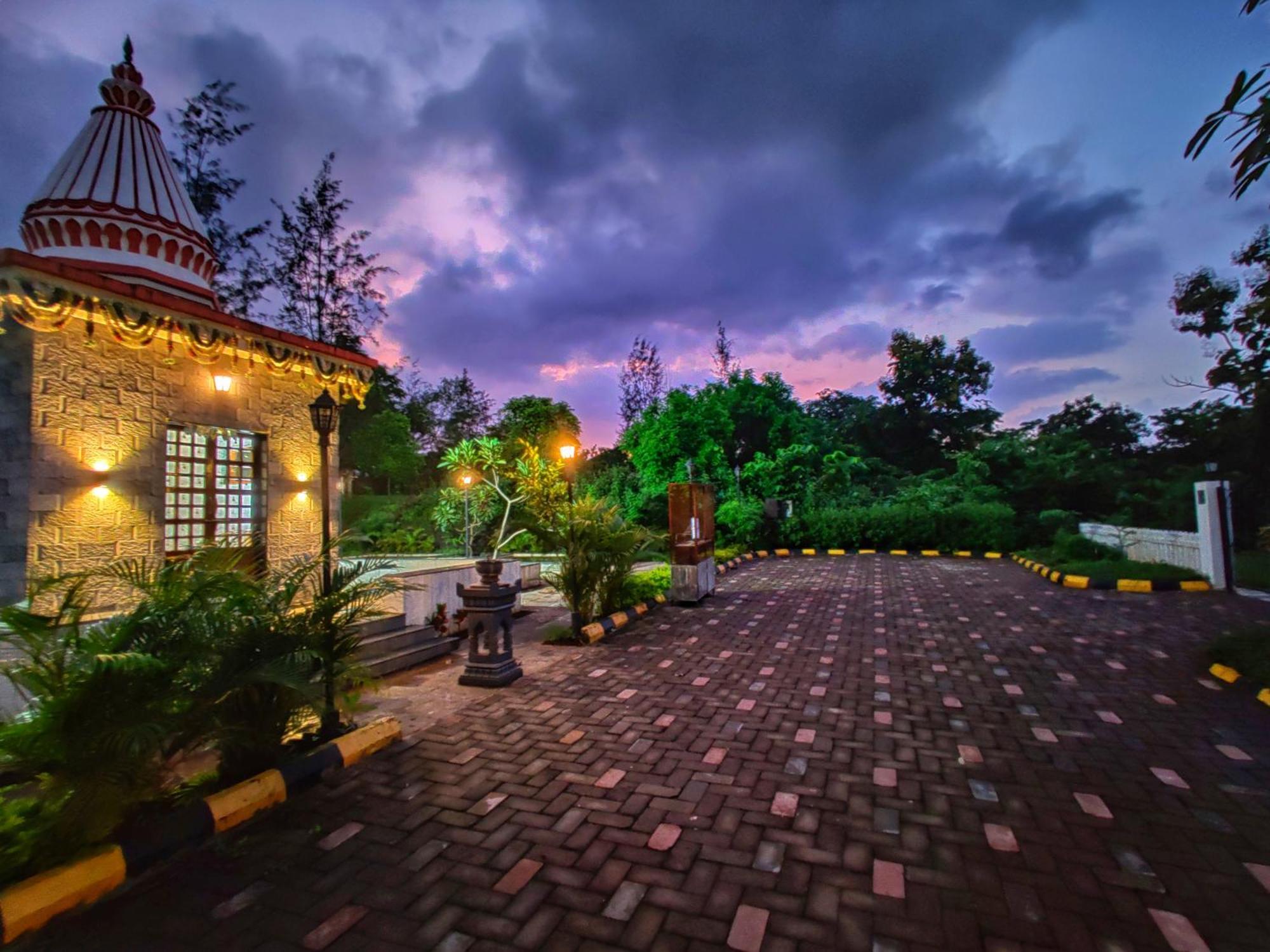 Pushpam Sanskruti Resort Karjat - A Pure Veg Resort Dhamni Ngoại thất bức ảnh