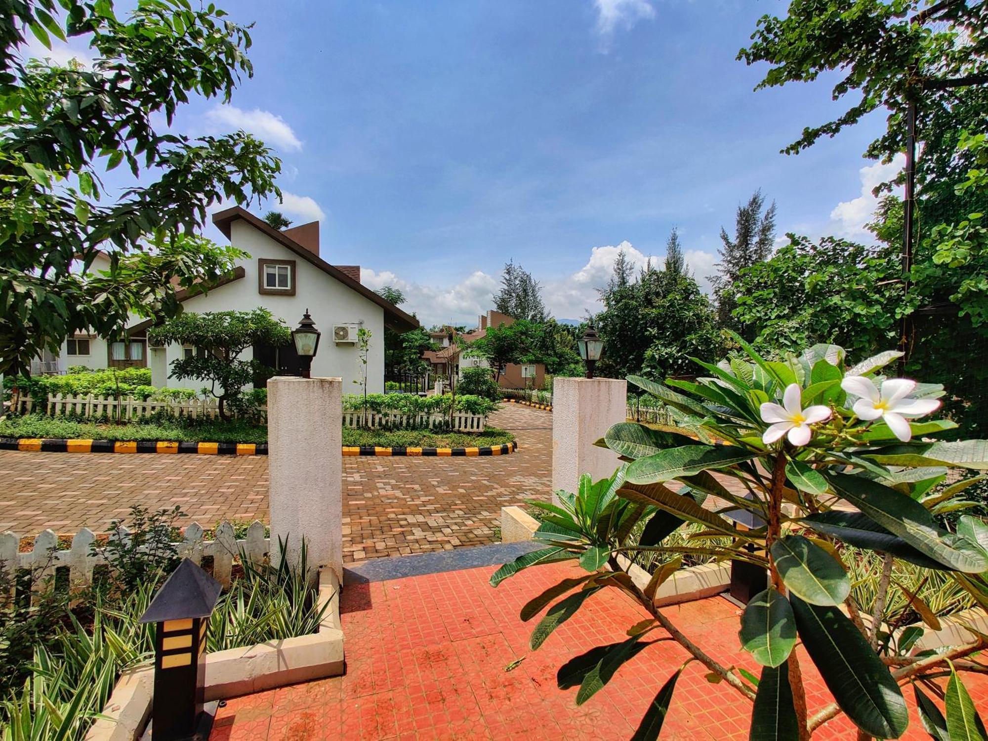 Pushpam Sanskruti Resort Karjat - A Pure Veg Resort Dhamni Ngoại thất bức ảnh