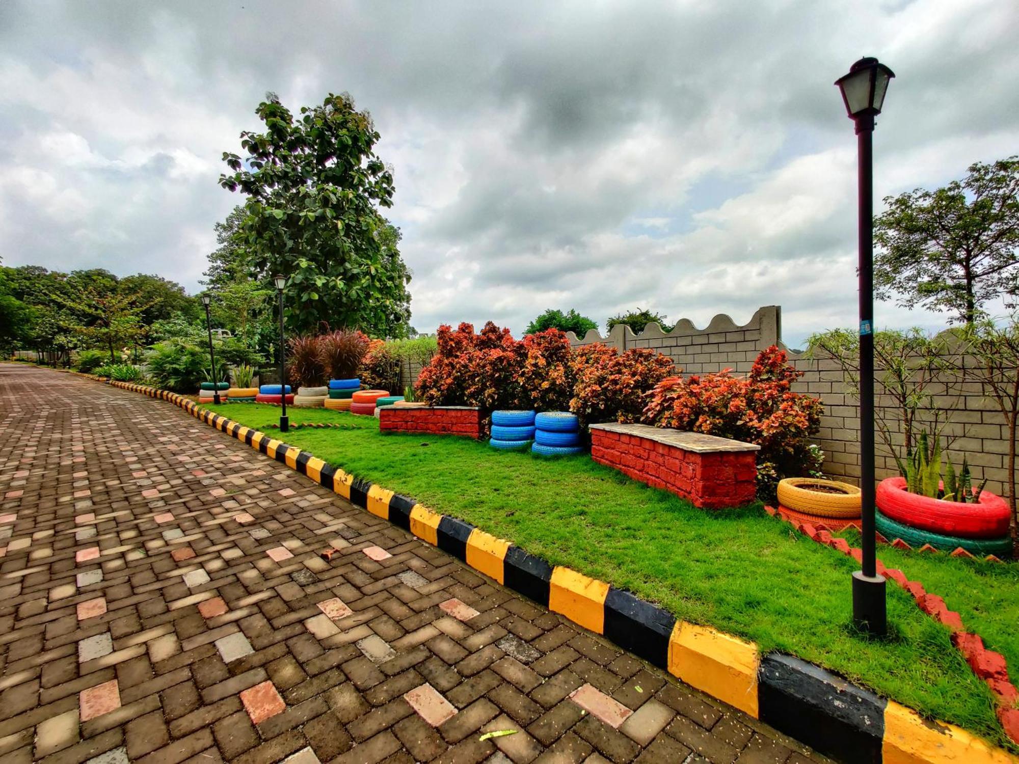 Pushpam Sanskruti Resort Karjat - A Pure Veg Resort Dhamni Ngoại thất bức ảnh