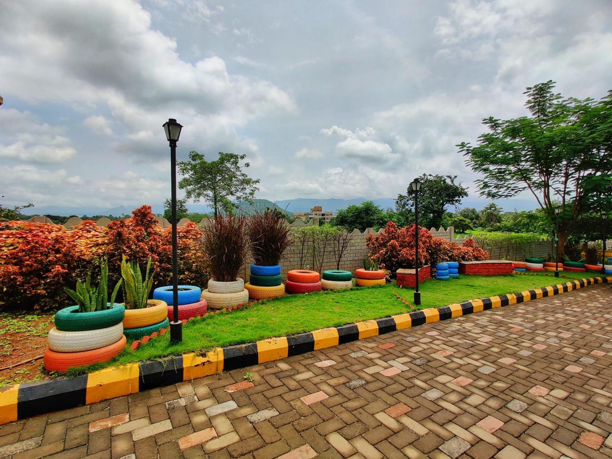Pushpam Sanskruti Resort Karjat - A Pure Veg Resort Dhamni Ngoại thất bức ảnh